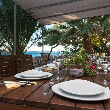 别墅 Luxury Beachfront Mare With Private Pool At The - Peljesac