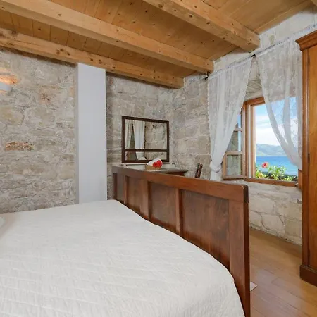 Luxury Beachfront Mare With Private Pool At The - Peljesac