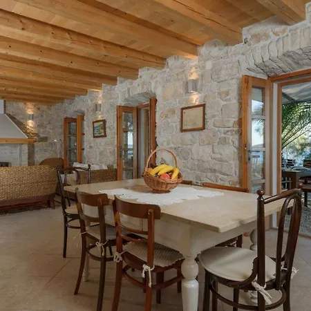 Luxury Beachfront Mare With Private Pool At The - Peljesac