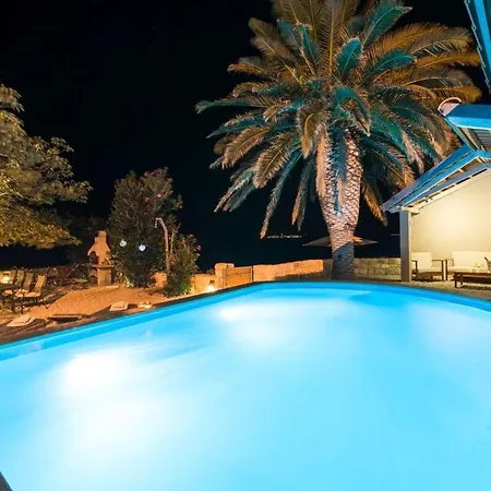 别墅 Luxury Beachfront Mare With Private Pool At The - Peljesac