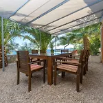 Вилла Luxury Beachfront Mare With Private Pool At The - Peljesac Оребич