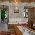 Вилла Luxury Beachfront Mare With Private Pool At The - Peljesac Оребич