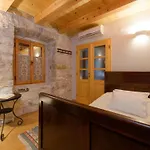 Luxury Beachfront Mare With Private Pool At The - Peljesac