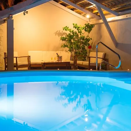 Villa Luxury Beachfront Mare With Private Pool At The - Peljesac *