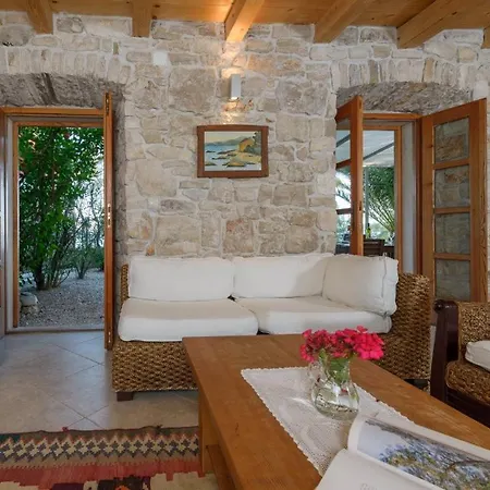 ヴィラ Luxury Beachfront Mare With Private Pool At The - Peljesac オレビック