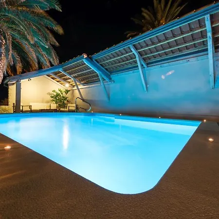 ヴィラ Luxury Beachfront Mare With Private Pool At The - Peljesac *