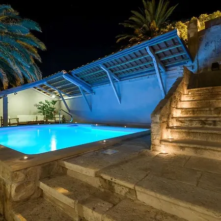 Luxury Beachfront Mare With Private Pool At The - Peljesac オレビック