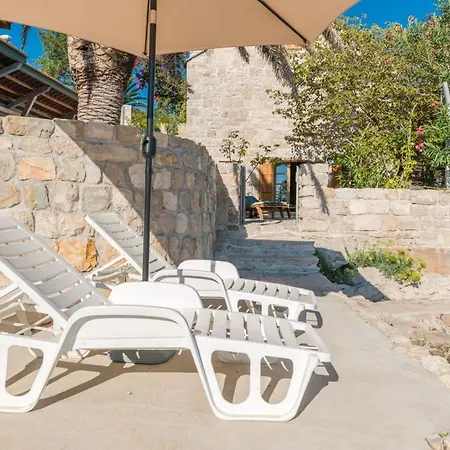 ヴィラ Luxury Beachfront Mare With Private Pool At The - Peljesac *