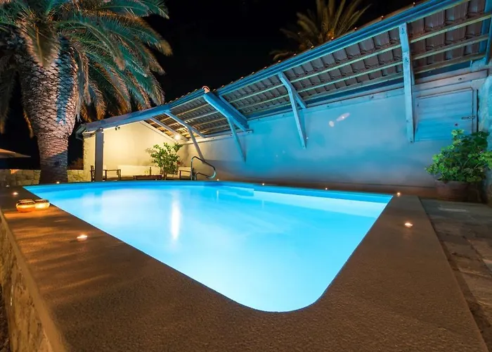 Villa Luxury Beachfront Mare With Private Pool At The - Peljesac *